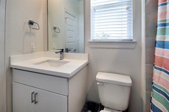 Building Photo - 1909 Maury St