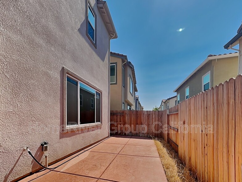 Building Photo - 3445 Cantor Dr