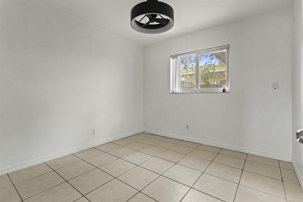 Building Photo - 709 SW 13th Ave