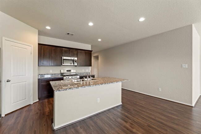 Building Photo - 1827 Brady Shores Dr