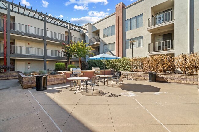 Building Photo - Modern and Luxurious 1 Bedroom 1 Bath Condo in the Desirable Brickyard Community