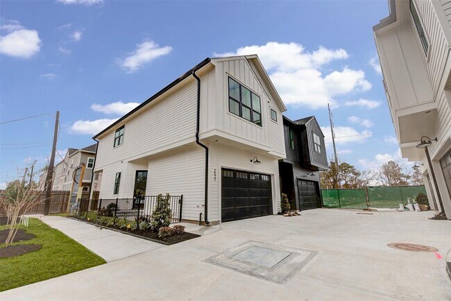 Building Photo - 2527 Judiway St