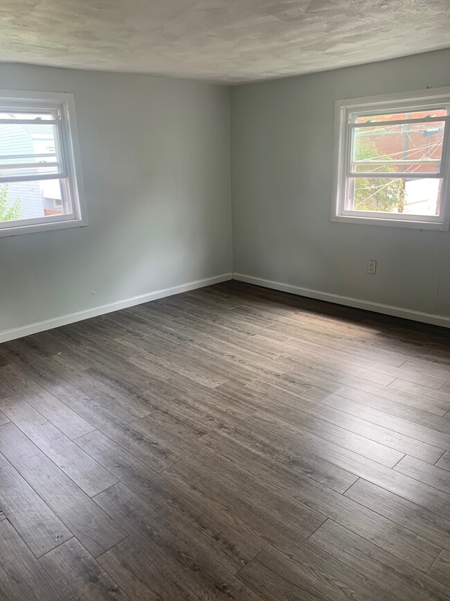 Building Photo - 129 Locarna Way