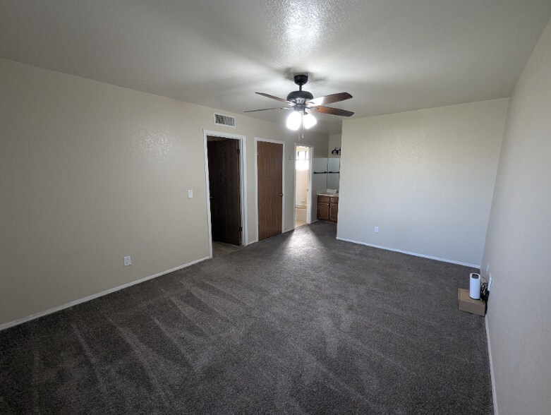 Building Photo - 4437 E Covina St