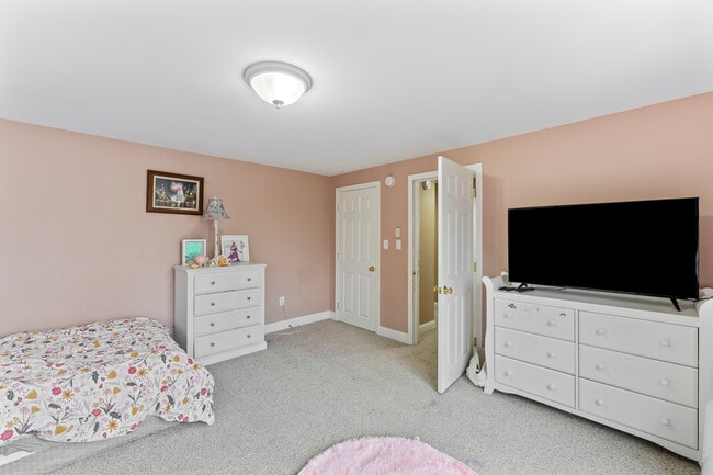 Building Photo - 60 Merrifield Ct