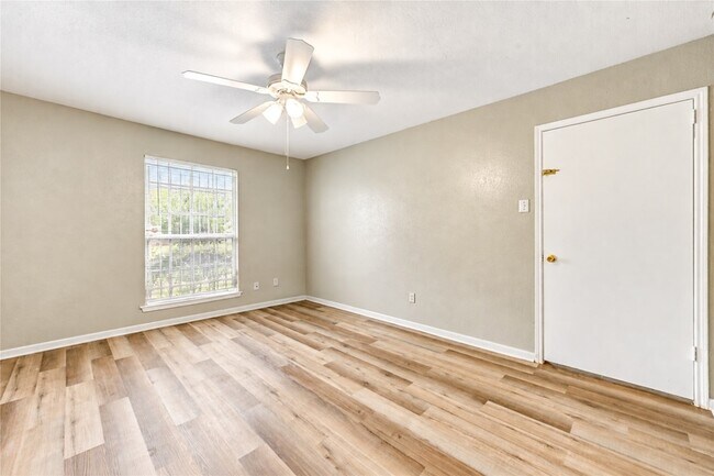 Building Photo - 6606 De Moss Dr