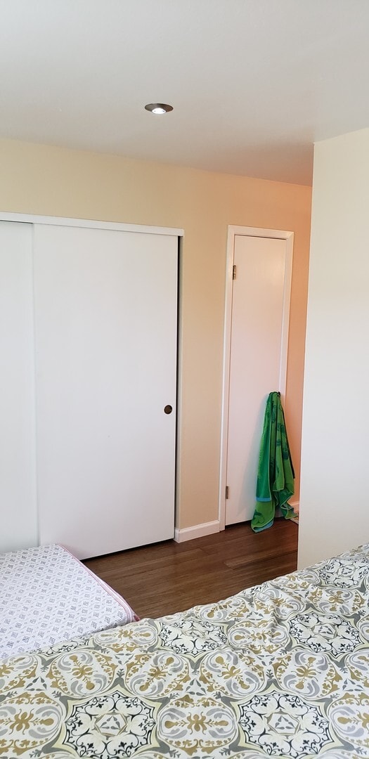 Building Photo - Excellent 3 Bed/2.5 Bath Mountain Shadows Town-home / Water Included, Co-Signor OK, Pets Considered