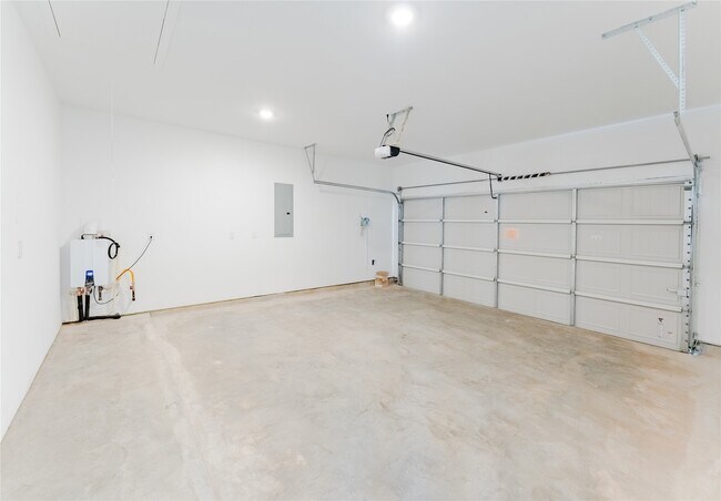 Building Photo - 6671 Iron Clover Dr