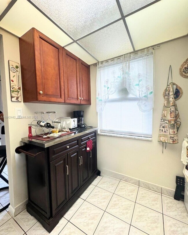 Building Photo - 7787 Golf Cir Dr