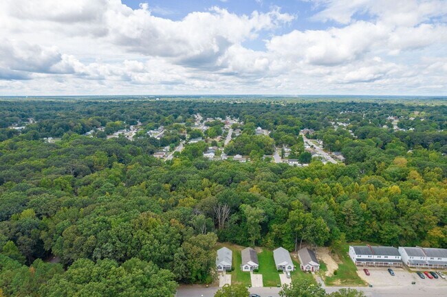 Building Photo - Spacious home in Hopewell