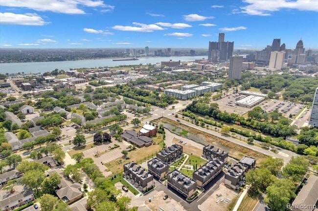 Building Photo - 1087 Hampton Cir