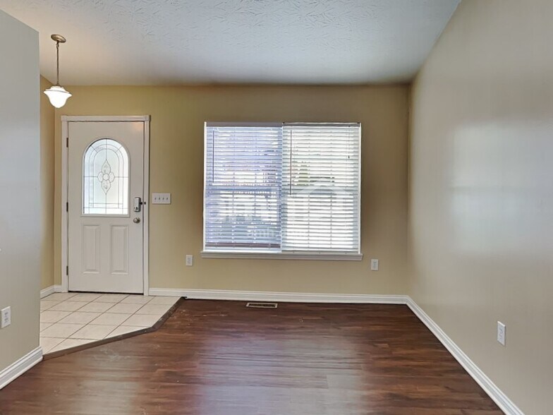 Building Photo - 6804 Trevino Way