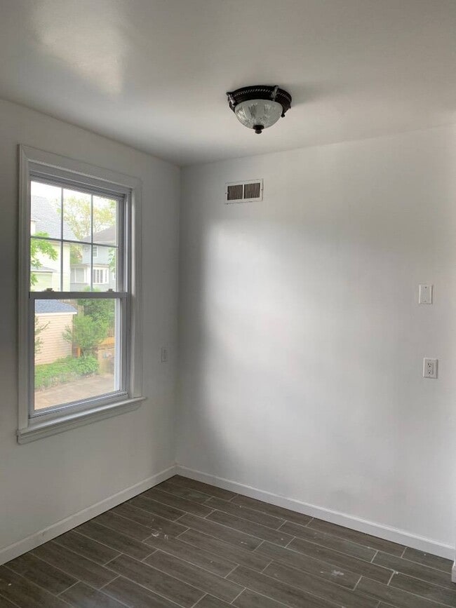 Building Photo - 405 Bement Ave