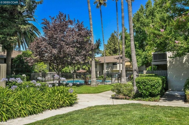 Building Photo - 2560 Walnut Blvd