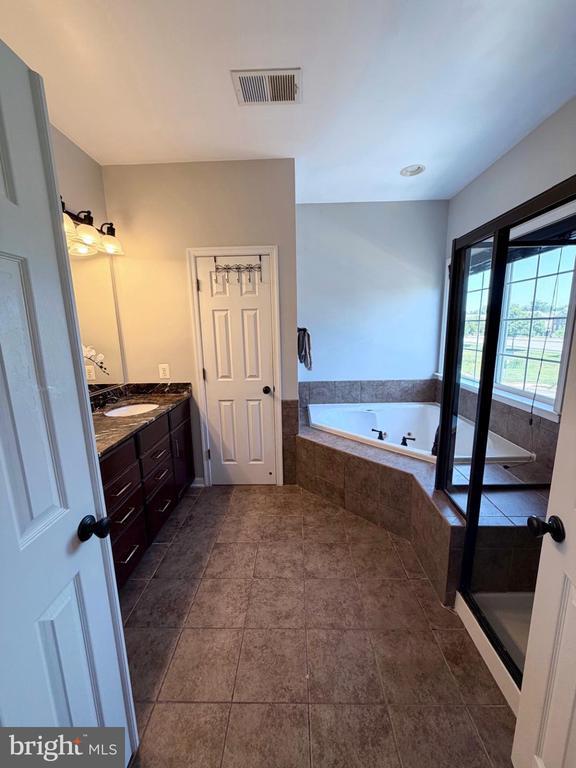 Building Photo - 43219 Amberleigh Farm Dr