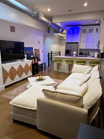 Building Photo - 1893 Pacific St