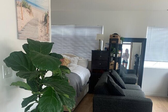 furniture not included - 206 28th St