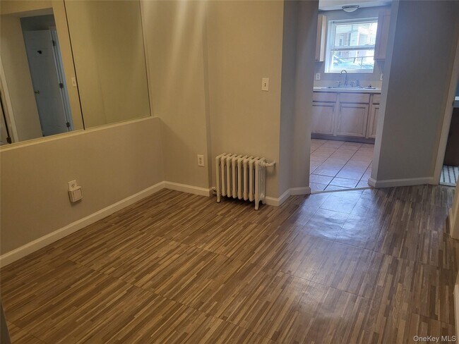 Building Photo - 28 Primrose Ave