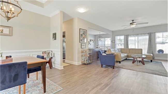 Building Photo - 170 Whitaker Way N