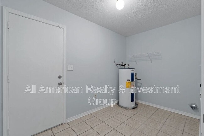 Building Photo - 502 Krest Dr