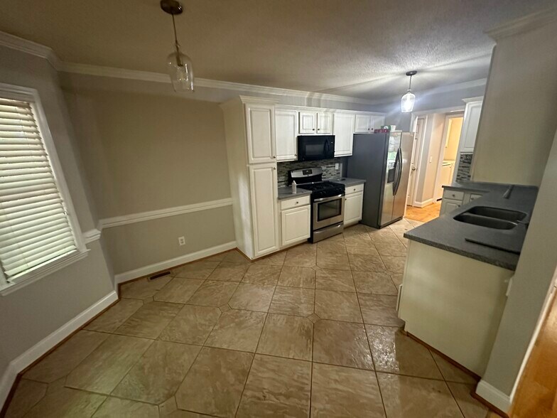Building Photo - 4210 King Edward Ct