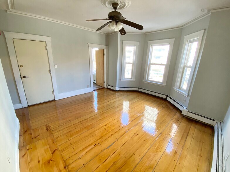 Building Photo - 1564 Tremont St