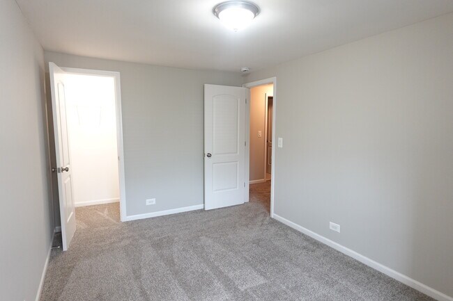 Building Photo - 2021 Berkshire Cir