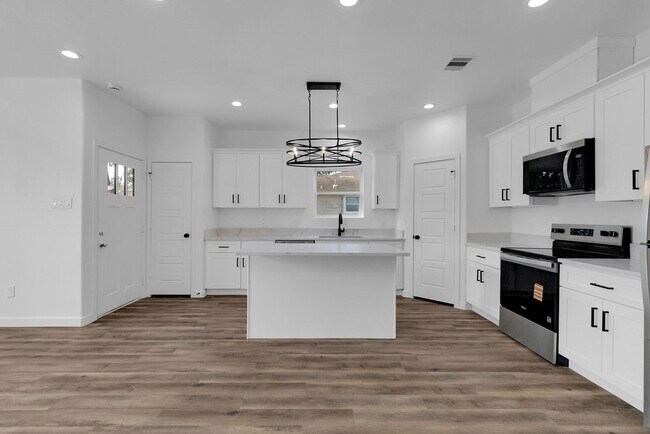 Building Photo - 106 Runnels St