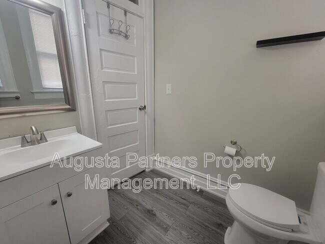 Building Photo - 323.5 Ellis St