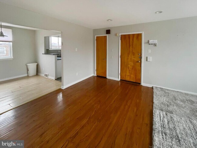 Building Photo - 1409 N 76th St