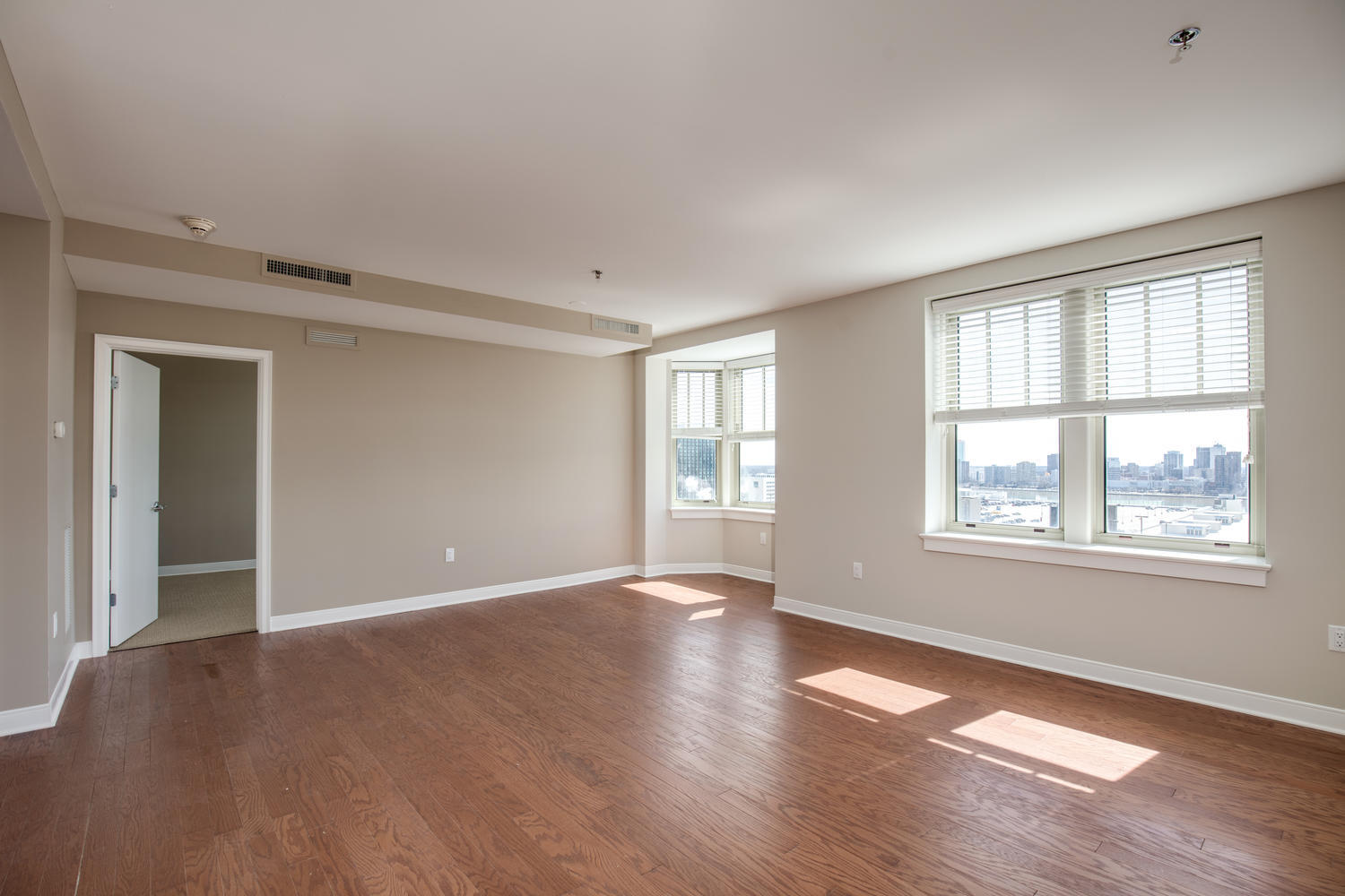 Building Photo - 525 W Lafayette Blvd