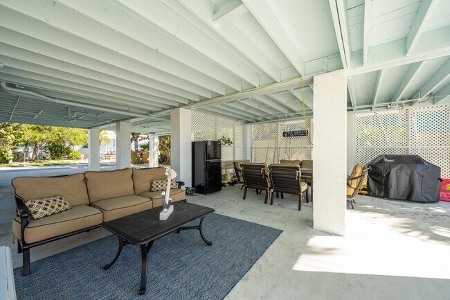 Building Photo - 24 Beach Dr