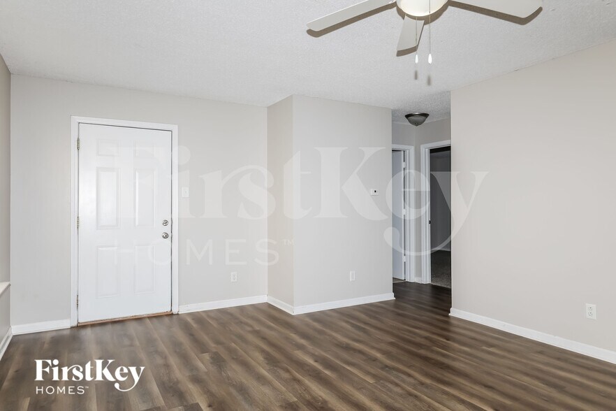 Building Photo - 10605 Glenayr Dr