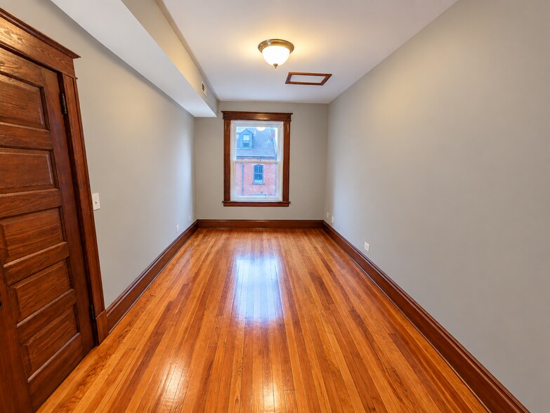 Building Photo - 2027 S 11th St