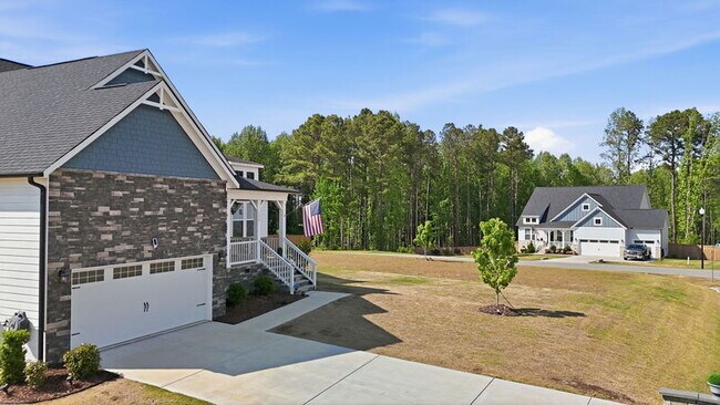 Building Photo - 192 Castle Pond Way