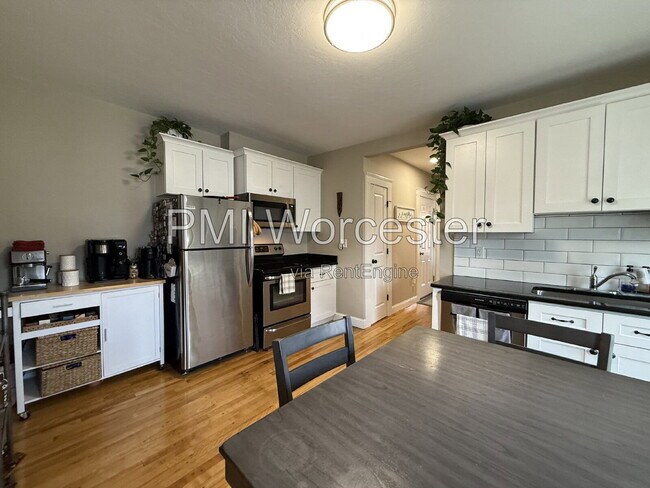 Building Photo - 29 Loxwood St