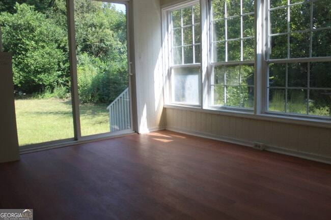 Building Photo - 1060 Cypress Dr