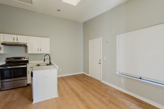 Building Photo - 932 S Dearborn Way