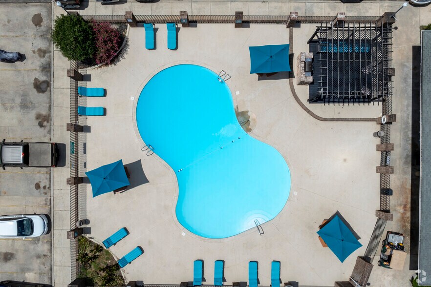 Pool - Axis on Beltline