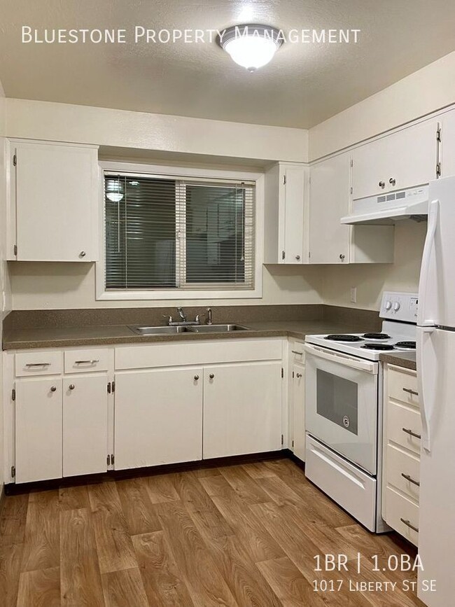 Building Photo - Beautiful 1 Bedroom Apartment Near Downtow...