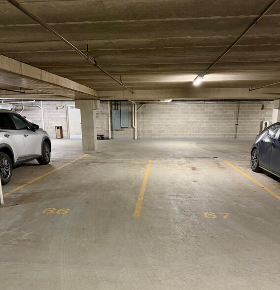 Parking - 1515 N Van Buren St