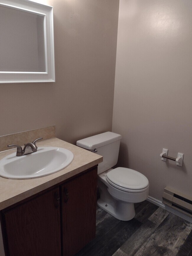 Building Photo - 1127 9th W Ave