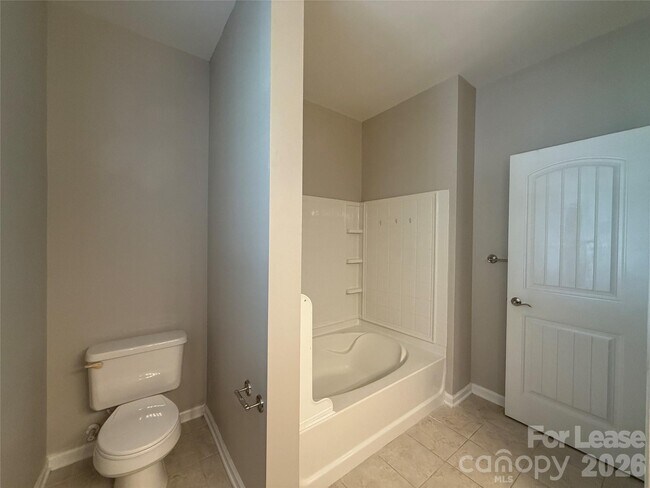 Building Photo - 933 Central Park Cir
