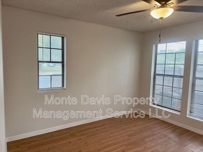 Building Photo - 115 Waller St