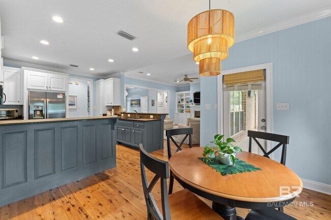 Building Photo - 25911 Tealwood Dr