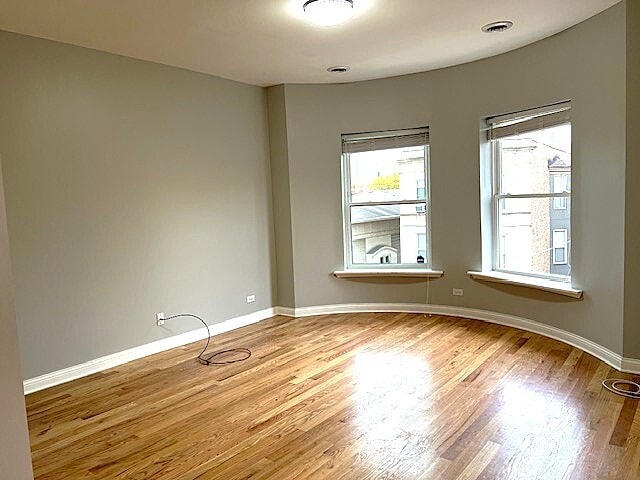 Building Photo - 1021 E 62nd St