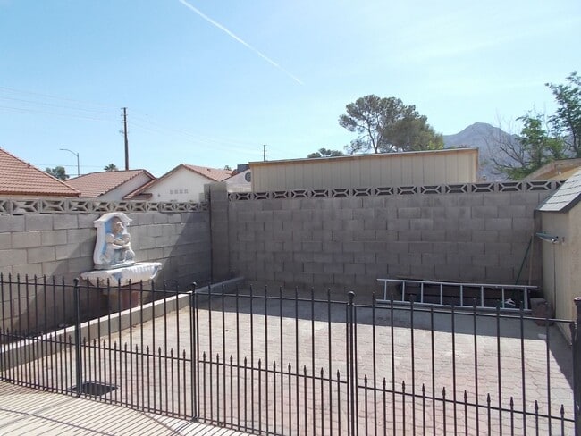 Building Photo - Stylishly Updated Single-Story 4BD Home with Sparkling Pool & Covered Patio Retreat