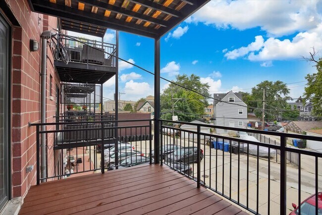 Building Photo - 3505 N Elston Ave