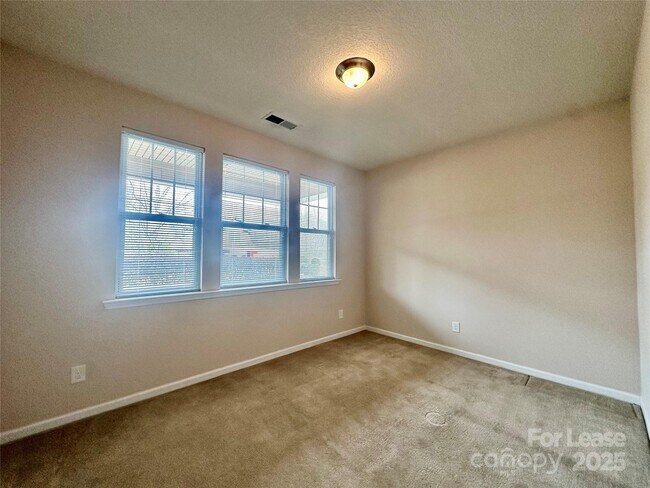 Building Photo - 4531 Hubbard Falls Dr