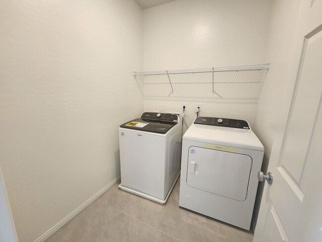 Building Photo - WOW New Built in Summerlin!